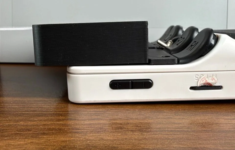 Side profile of the NFC-card case mounted on an R36S